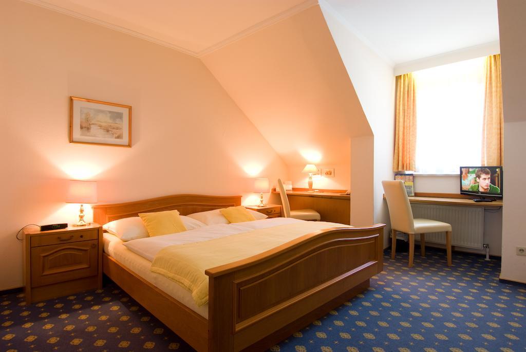 Hotel Biedermeier Hof Schaerding Room photo